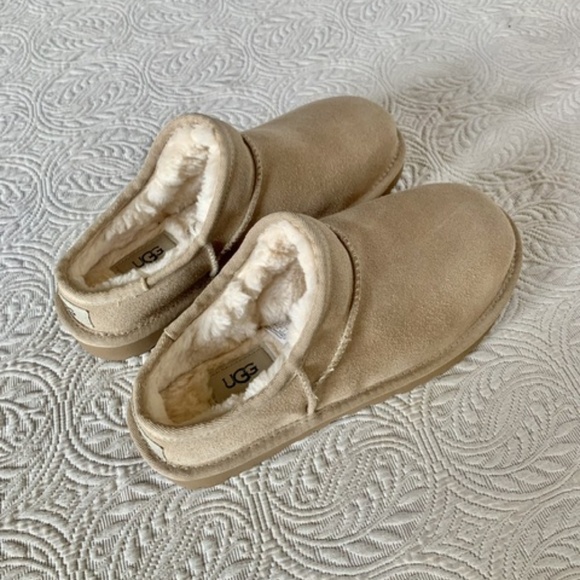 UGG Classic Slipper - Picture 8 of 8